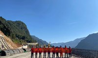 【百日攻坚】都香高速：钱家坪特大桥右线预制T梁顺利架设完成
