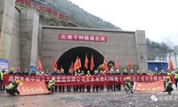 大永高速桃子树隧道左幅顺利贯通