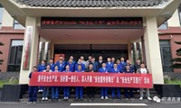 镇雄管理处联合交警部门开展安全教育宣传活动
