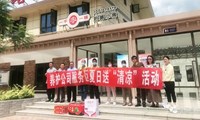 养护公司为一线员工“防暑降温”