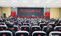 李文龙在公司第二党支部、先行道桥党支部和都香党支部宣讲二十大精神时强调：要以党的二十大精神为引领，推动项目建设取得新成效