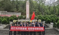 永盐联合党支部开展清明祭扫活动