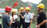 巧家县人大常委会调研组到鲁巧高速调研